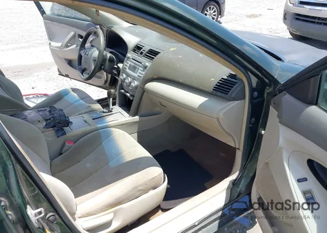 2010 Toyota Camry Le z USA, uszkodzony, nr VIN 4T1BF3EK2AU542631